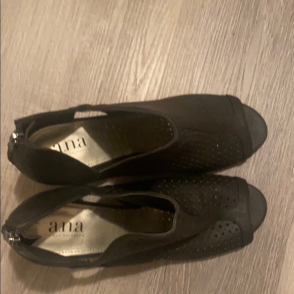 Black Heels - Picture 5 of 6